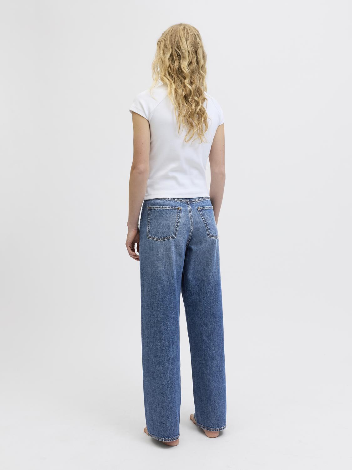 model_shot-back